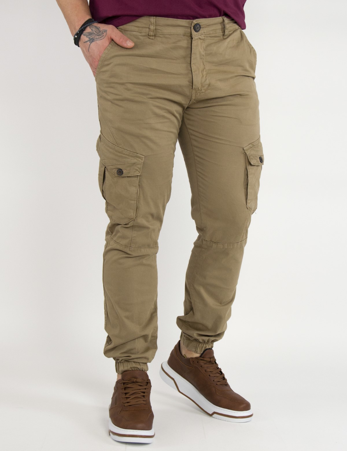 Ανδρικό μπεζ υφασμάτινο cargo παντελόνι 231053B φωτογραφία